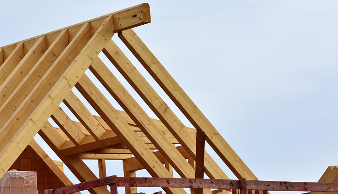 Il bâtit une maison et des dépendances sur son terrain agricole... sans permis de construire